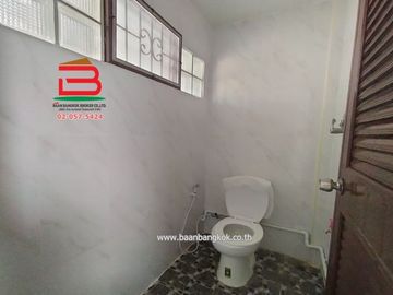 ทาวน์เฮาส์ หมู่บ้าน กรุงทองธานี (ซอยสายไหม 33) เนื้อที่ 16 ตรว. ถนนนสายไหม แขวงสายไหม เขตสายไหม จ.กรุงเทพฯ