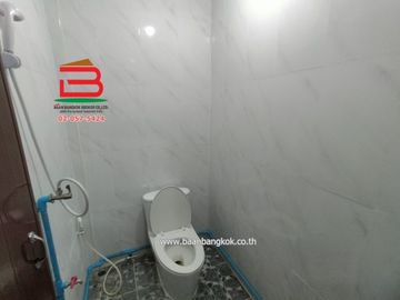 ทาวน์เฮาส์ หมู่บ้าน กรุงทองธานี (ซอยสายไหม 33) เนื้อที่ 16 ตรว. ถนนนสายไหม แขวงสายไหม เขตสายไหม จ.กรุงเทพฯ