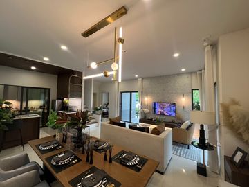 High-potential location near the city and Suvarnabhumi Airport! For sale: Twin house at Grand Britania Bangna–Suvarnabhumi. Free air-conditioners for