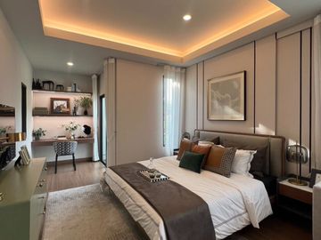 High-potential location near the city and Suvarnabhumi Airport! For sale: Twin house at Grand Britania Bangna–Suvarnabhumi. Free air-conditioners for