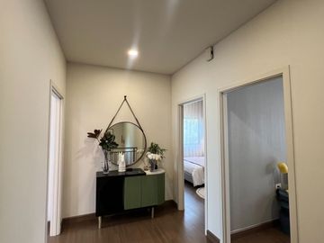 High-potential location near the city and Suvarnabhumi Airport! For sale: Twin house at Grand Britania Bangna–Suvarnabhumi. Free air-conditioners for