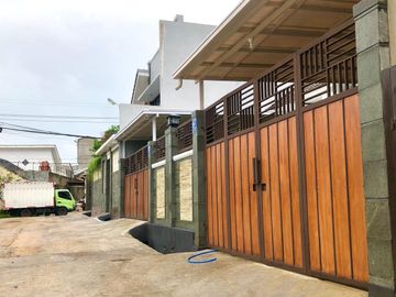 DIJUAL RUMAH BARU MODERN TROPIS DI SARIWANGI MEKARWANGI RAYA. COCOK UNTUK TINGGAL.