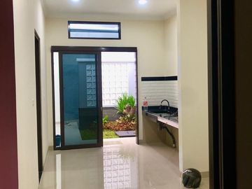 DIJUAL RUMAH BARU MODERN TROPIS DI SARIWANGI MEKARWANGI RAYA. COCOK UNTUK TINGGAL.