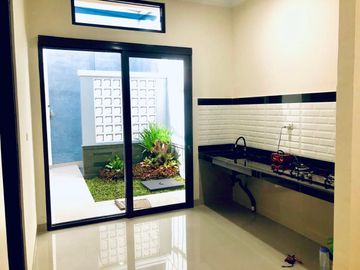 DIJUAL RUMAH BARU MODERN TROPIS DI SARIWANGI MEKARWANGI RAYA. COCOK UNTUK TINGGAL.