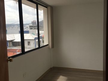 EDIFICIO EN ARRIENDO O VENTA en Centro Norte de Quito Ideal para Negocios o Institutos