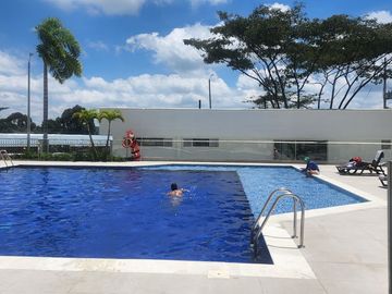 SE VENDE APARTAMENTO DE 3 HABITACIONES HACIENDA EL CORTIJO