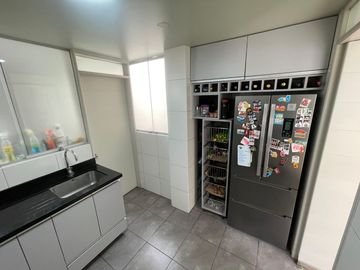 Se Vende Hermoso Y Amplio Duplex 3Er Y 4To Piso En San Borja Cerca Al Pentagonito