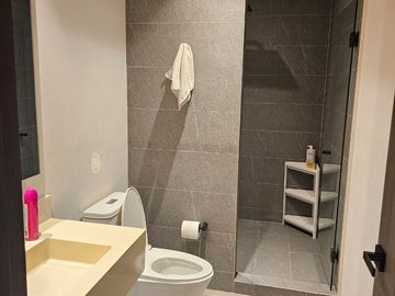 Bonito departamento amueblado nuevo en Be Grand del Valle
