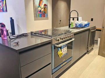 Bonito departamento amueblado nuevo en Be Grand del Valle