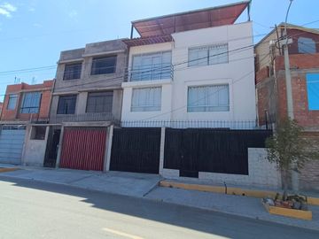 ¡¡¡Vendo Linda Casa Ubicada En Cerro Colorado Cerca Al Centro Comercial Plaza Arequipa Norte!!!