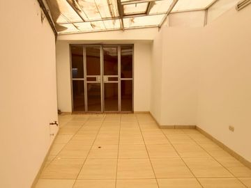 ¡¡¡Vendo Linda Casa Ubicada En Cerro Colorado Cerca Al Centro Comercial Plaza Arequipa Norte!!!