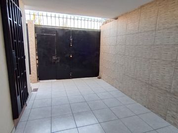 ¡¡¡Vendo Linda Casa Ubicada En Cerro Colorado Cerca Al Centro Comercial Plaza Arequipa Norte!!!