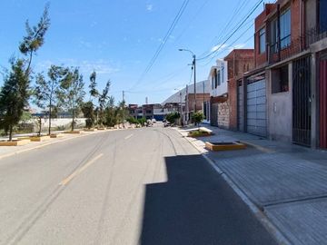 ¡¡¡Vendo Linda Casa Ubicada En Cerro Colorado Cerca Al Centro Comercial Plaza Arequipa Norte!!!