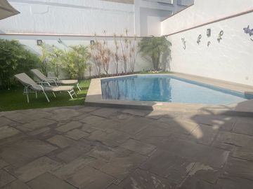 VENDO LINDA CASA DE 326.77M2 FRENTE A PARQUE - MONTERRICO - SÚPER OPORTUNIDAD