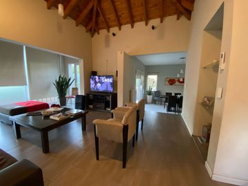 VÓRTICE INMOBILIARIA VENDE CASA EN BARRIO ALTO CHALLAO