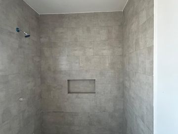 SE VENDE CASA NUEVA CON ALBERCA