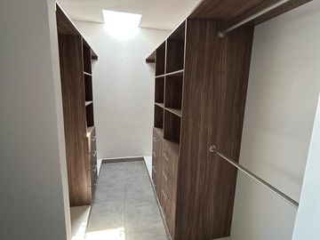 SE VENDE CASA NUEVA CON ALBERCA