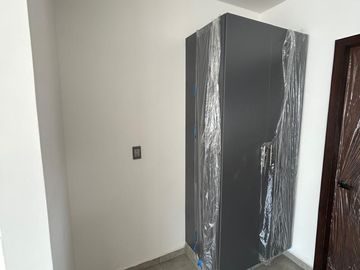 SE VENDE CASA NUEVA CON ALBERCA