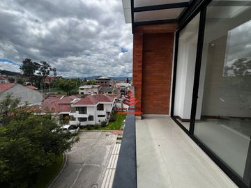 🏢En Venta Exclusivo departamento de 3 Dormitorios en Puertas del Sol - Dentro de urbanización privada frente al Río Tomebamba