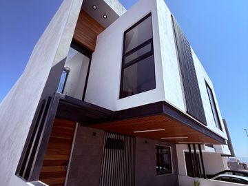 Casa de Autor a estrenar en una de las zonas con mayor plusvalia en Zibata