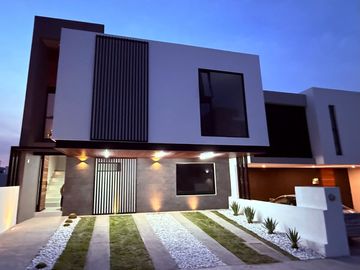 Casa de Autor a estrenar en una de las zonas con mayor plusvalia en Zibata