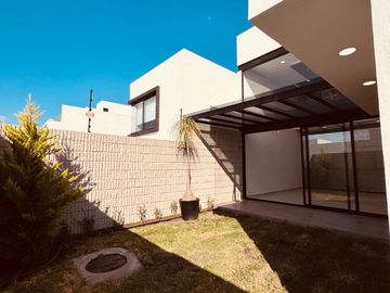 Casa de Autor a estrenar en una de las zonas con mayor plusvalia en Zibata