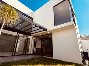 Casa de Autor a estrenar en una de las zonas con mayor plusvalia en Zibata