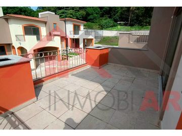 CASA EN VENTA EN RESIDENCIA CERCA DEL TOBOGÁN DE LA MONTAÑA CERCA DEL PARQUE DE LOS DINOSAURIOS, FRENTE A LA CANTERA A UNOS PASOS DEL TOBOGÁN DE LA MO
