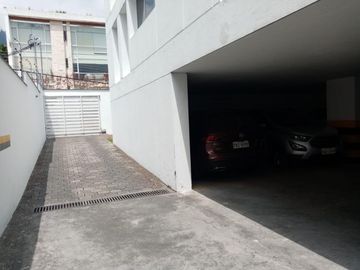 HERMOSO Y AMPLIO DEPARTAMENTO DUPLEX EN URBANIZACION CERRADA MIRAVALLE 4 CUMBAYA