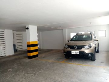 HERMOSO Y AMPLIO DEPARTAMENTO DUPLEX EN URBANIZACION CERRADA MIRAVALLE 4 CUMBAYA