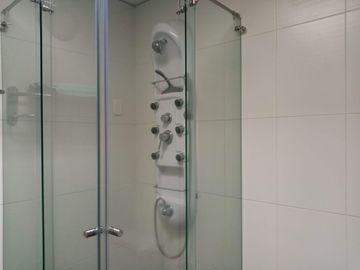 HERMOSO Y AMPLIO DEPARTAMENTO DUPLEX EN URBANIZACION CERRADA MIRAVALLE 4 CUMBAYA