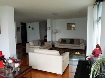 HERMOSO Y AMPLIO DEPARTAMENTO DUPLEX EN URBANIZACION CERRADA MIRAVALLE 4 CUMBAYA