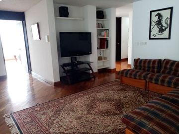 HERMOSO Y AMPLIO DEPARTAMENTO DUPLEX EN URBANIZACION CERRADA MIRAVALLE 4 CUMBAYA