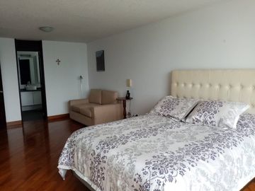 HERMOSO Y AMPLIO DEPARTAMENTO DUPLEX EN URBANIZACION CERRADA MIRAVALLE 4 CUMBAYA