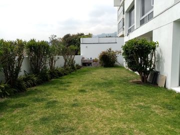 HERMOSO Y AMPLIO DEPARTAMENTO DUPLEX EN URBANIZACION CERRADA MIRAVALLE 4 CUMBAYA