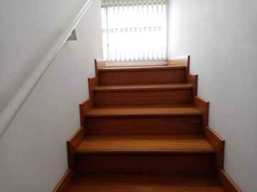 HERMOSO Y AMPLIO DEPARTAMENTO DUPLEX EN URBANIZACION CERRADA MIRAVALLE 4 CUMBAYA