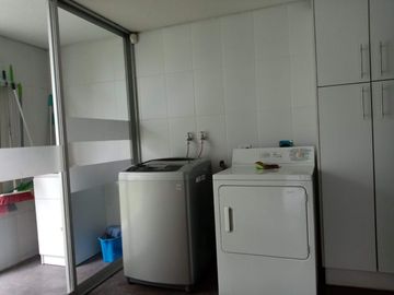 HERMOSO Y AMPLIO DEPARTAMENTO DUPLEX EN URBANIZACION CERRADA MIRAVALLE 4 CUMBAYA