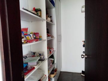 HERMOSO Y AMPLIO DEPARTAMENTO DUPLEX EN URBANIZACION CERRADA MIRAVALLE 4 CUMBAYA