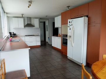HERMOSO Y AMPLIO DEPARTAMENTO DUPLEX EN URBANIZACION CERRADA MIRAVALLE 4 CUMBAYA