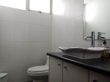 HERMOSO Y AMPLIO DEPARTAMENTO DUPLEX EN URBANIZACION CERRADA MIRAVALLE 4 CUMBAYA