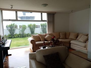 HERMOSO Y AMPLIO DEPARTAMENTO DUPLEX EN URBANIZACION CERRADA MIRAVALLE 4 CUMBAYA