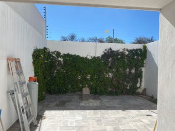 CASA EN VENTA EN FRACC MONTERREAL ACCESO CONTROLADO