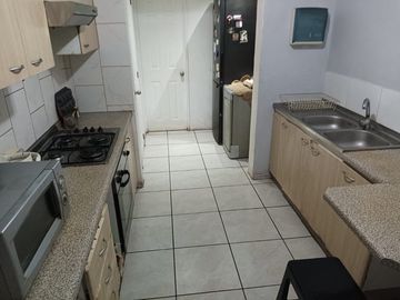 Acogedora Casa de 4D-3B-2E en Villa Jardines de Santa María, Maipú.