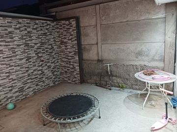 Acogedora Casa de 4D-3B-2E en Villa Jardines de Santa María, Maipú.