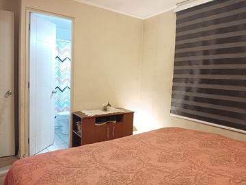 Acogedora Casa de 4D-3B-2E en Villa Jardines de Santa María, Maipú.