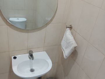 Acogedora Casa de 4D-3B-2E en Villa Jardines de Santa María, Maipú.