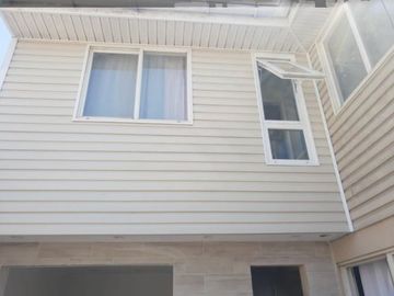 Acogedora Casa de 4D-3B-2E en Villa Jardines de Santa María, Maipú.