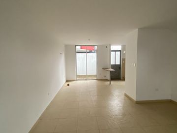 Casa en Venta en Conjunto Habitacional Di Torino – Sector Conocoto, Quito