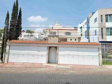 se vende casa  para familia grande   por el cerro del tesoro.  fracc consolidado  cerca de periférico sur  las águilas cruz del sur  López Mateos