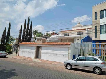 se vende casa  para familia grande   por el cerro del tesoro.  fracc consolidado  cerca de periférico sur  las águilas cruz del sur  López Mateos
